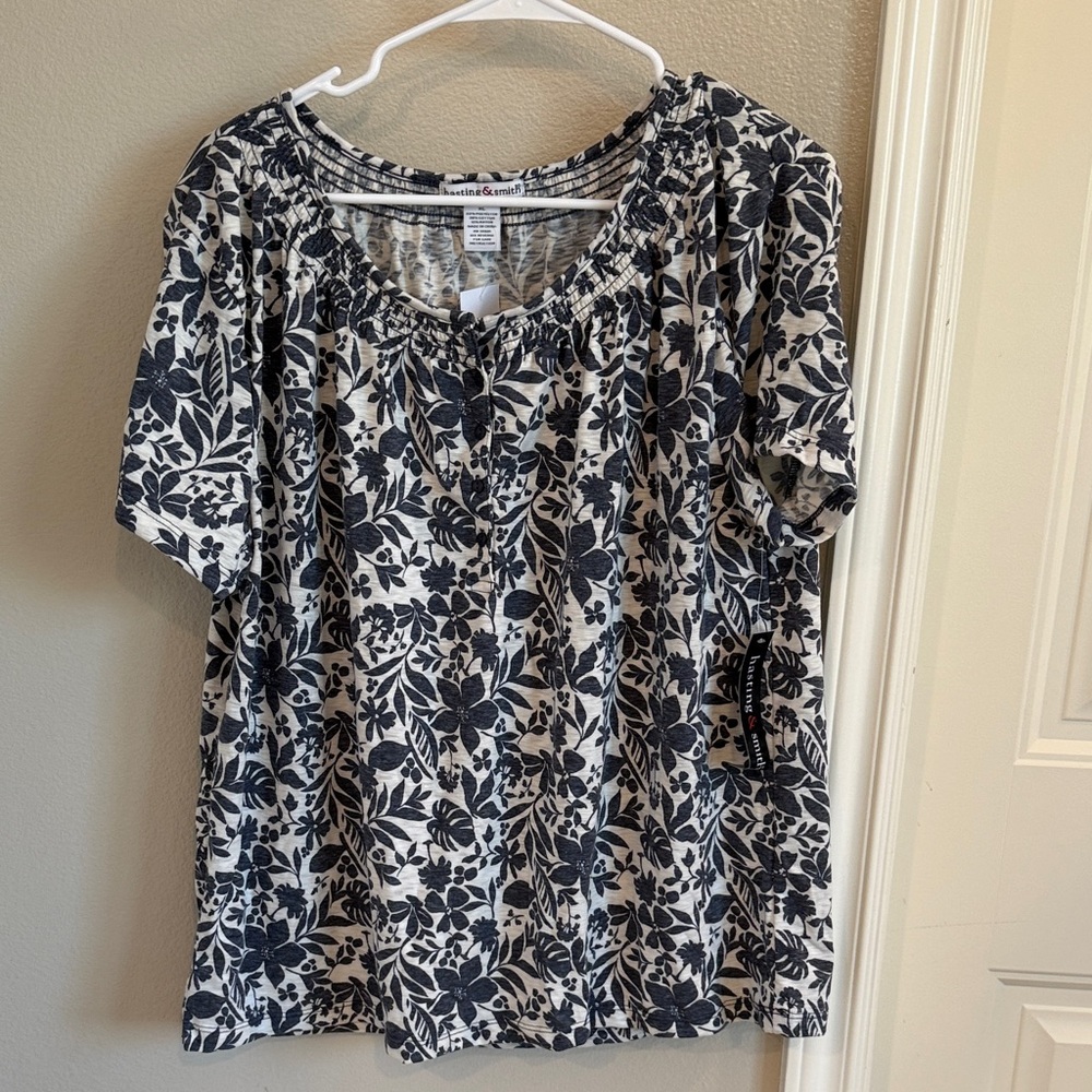 Casual Black and White Floral Blouse